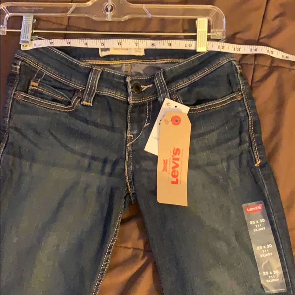 LEVI’S 711 SKINNY